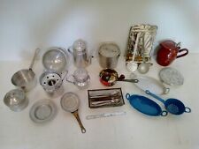  DINETTE DE POUPEE 20 PIECES ALUMINIUM TOLE EMAILLEE MOULIN A LEGUMES MLB 