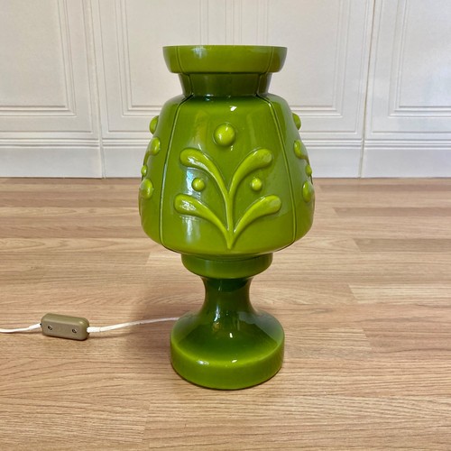Grande lampe entièrement - grande,