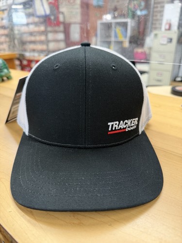 Tracker boats wake - boats,