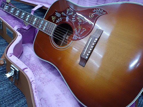 GIBSON HUMMINGBIRD VINTAGE