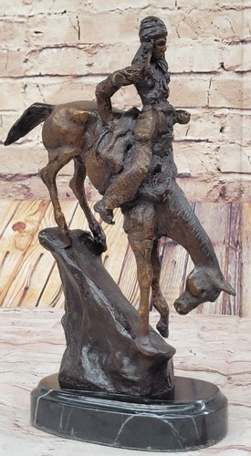 Sculpture bronze mountain - en,