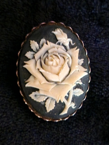 Broche ancienne camée floral