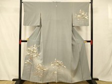 Kimono japonais tenue de visite broderie paysage texte teint brume couleur or...