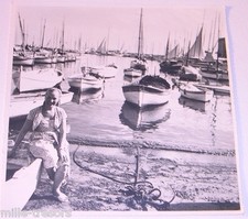 Ancienne PHOTOGRAPHIE  PIN'UP avec nombreux bateaux noir & blanc en 27.5x17.5 cm