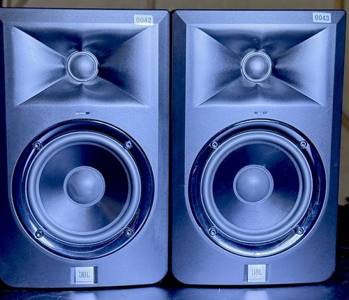 Jbl lsr305 powered studio - jbl,