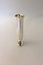 Vase Pyramide En Argent