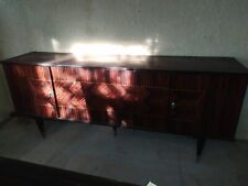 grand buffet bas laqué années 70 bon état et table joli motif doré assortie