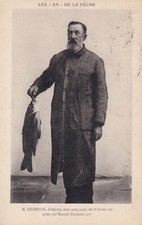 CPA – M. LEGERON, d’AUTUN, avec une carpe de 8 livres ½