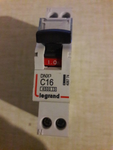 Grand disjoncteur dnx - le,
