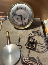 Ancien mécanisme de carillon ALSATIA avec clef balancier