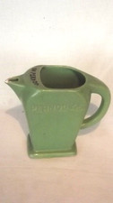 PICHET PERNOD FILS EN CERAMIQUE VERTE .