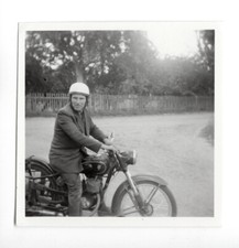 G1425 Moto DKW R125. Leisnig Allemagne 1950. Photo argentique d'époque