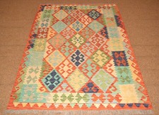 Tapis Kilim Oriental Tissé À