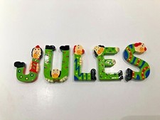 Lettres en bois peint - ***,