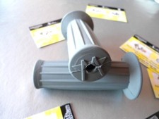 POIGNÉE CAOUTCHOUC NEUF GRIS  MOTOBECANE - MOBYLETTE - MOTOCONFORT - PEUGEOT 