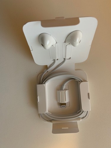 Apple earpods with lightning - apple,