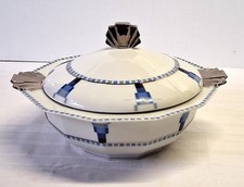 Très jolie soupière en porcelaine de chez Giraud en très bon état