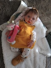 bébé reborn éveillée