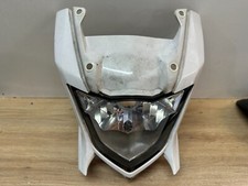 UNE PLAQUE PHARE AVEC FEU