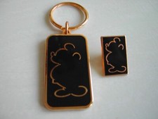 Lot de pin's + Porte clé