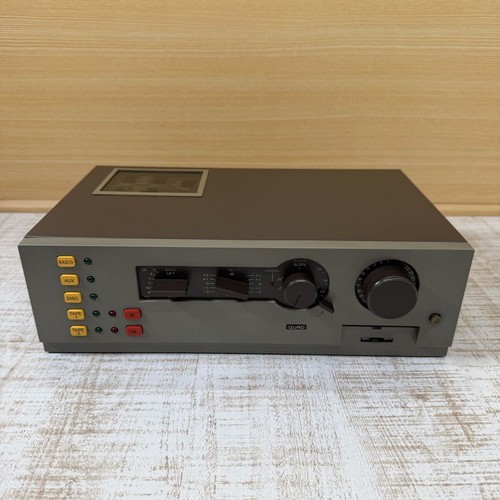 Quad preamplifier powers - -,