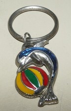 Porte-clés Dauphin métal émaillé – Animal marin vintage rare REF 1163