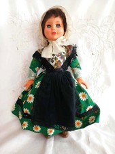 Poupée ancienne Daphné Petitcollin en costume folklorique