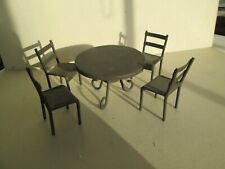 salle à manger miniature en