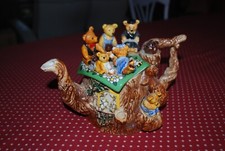 THEIERE PORCELAINE OURS EN PICNIC EDITION LIMITEE N° 1622 / 5000 SIGNE P. GARDEN