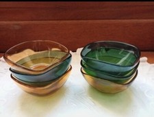 6 coupelles, ramequins diverses couleurs marque Vereco 10,5cmx10,5cm hauteur 6cm