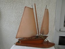 Magnifique lampe de salon à poser en forme de bateau