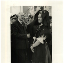 France, Général de Gaulle et une Alsacienne an costume traditionnel   Tirage a