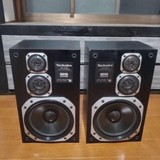 Paire d'enceintes stéréo 3 voies Technics SB-CD450 testées sur étagère