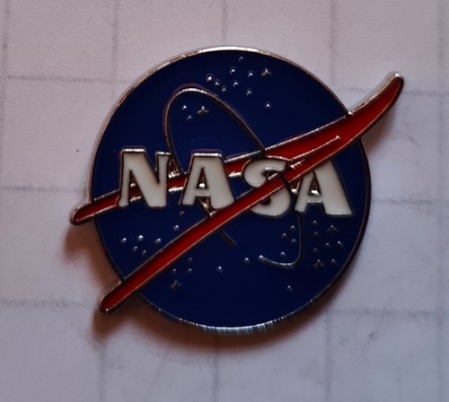 Pin logo nasa - pin's,