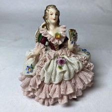 Statuette En Porcelaine