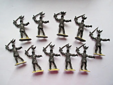 . LOT 10 SOLDATS  MOYEN-AGE IDENTIQUES ( SANS MARQUES )