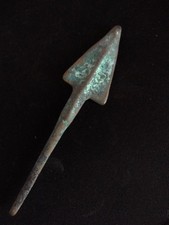 Rare  et grande pointe de