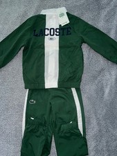 survêtement lacoste neuf jamais porté avec étiquette , pas doublur,taille 5 ans 