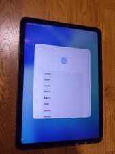 D098 - TABLETTE APPLE IPAD AIR 4 A2072 ECRAN FISSURE - BLOQUE ICLOUD