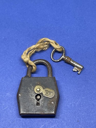 Ancien petit briquet - briquet, a