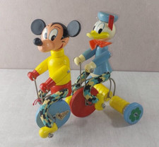 Ancien jouet à trainer en