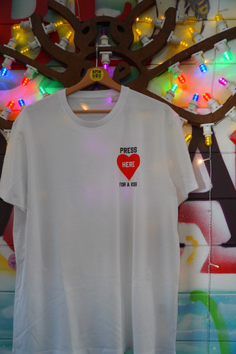 Press here pour - press, kiss
