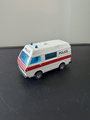 Miniature siku - siku, =