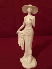 STATUETTE PORCELAINE ROYAL
