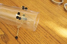 adorable, élégant bracelet plaqué or , pierres taillées noires et brillants neuf