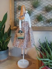 Poupée style tilda - Elégante - support bois - décoration