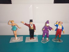 Lot 4 figurines personnages