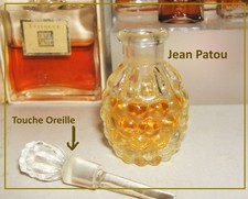 JEAN PATOU  flacon  TOUCHE OREILLE tout petit en forme de gourde rarissime 5,4cm