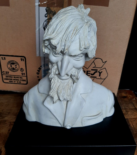 Hugo pratt sculpture - pratt,