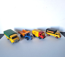 lot 4 pièces :  2 dinky atlas